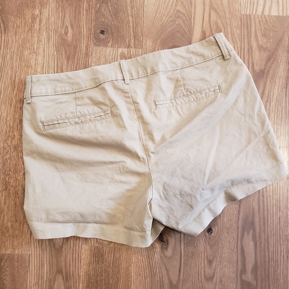 Old navy Pixie shorts - Picture 2 of 3